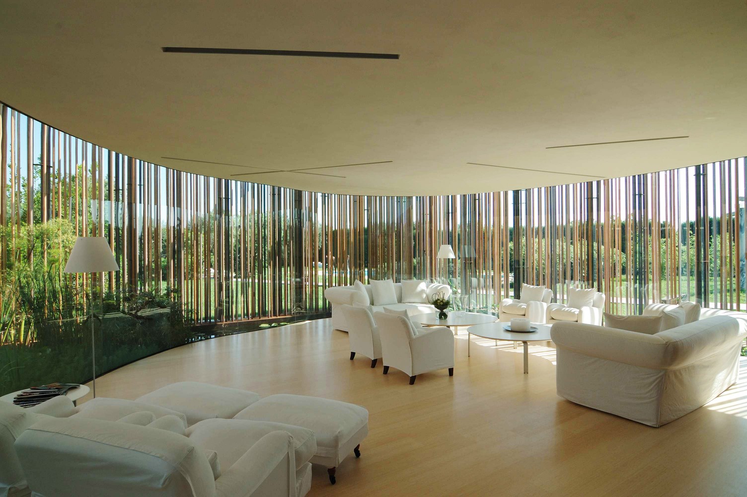 长泽英德装置艺术融入自然，打造水上花园住宅-11