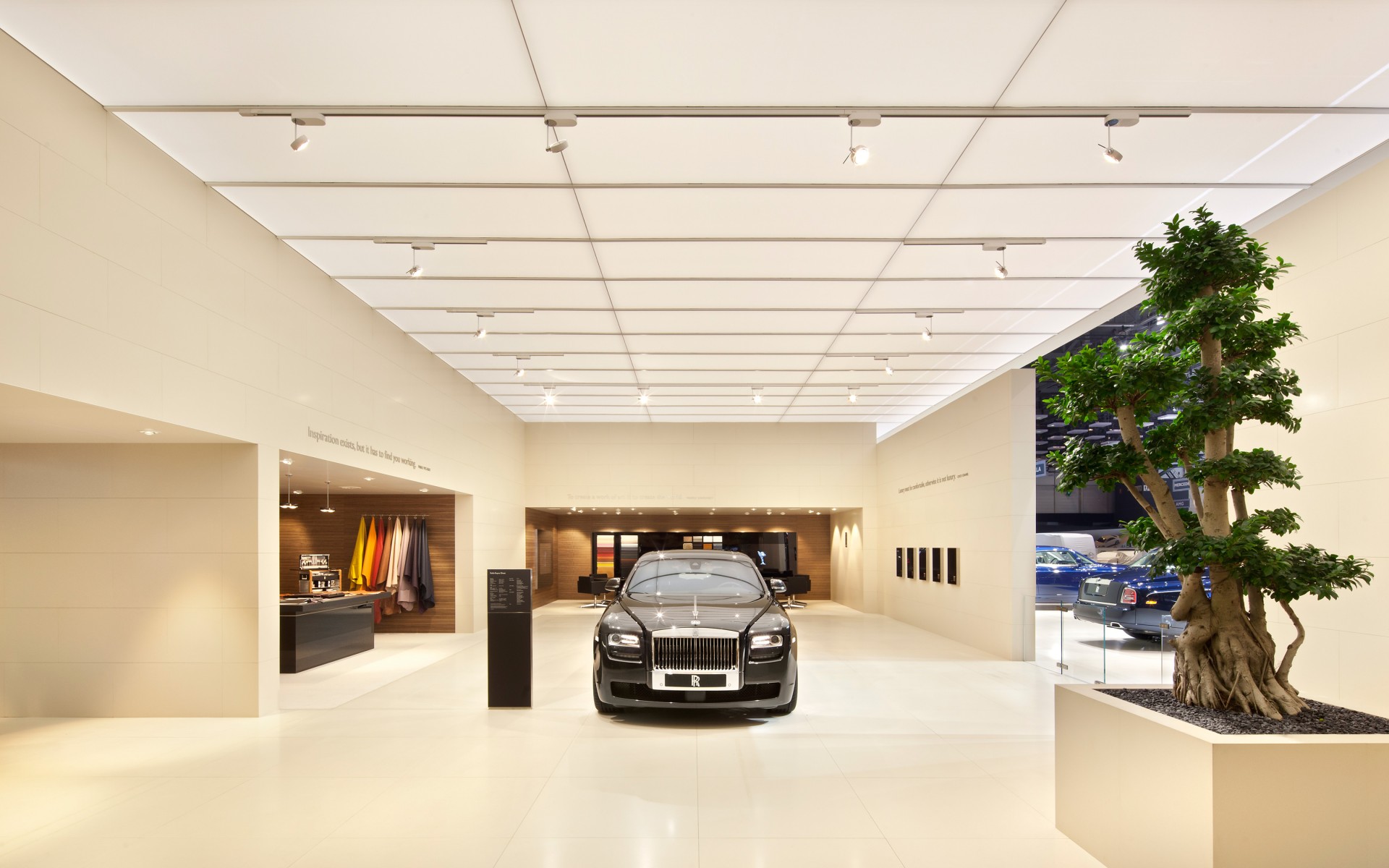 劳斯莱斯展厅的豪华照明设计-3