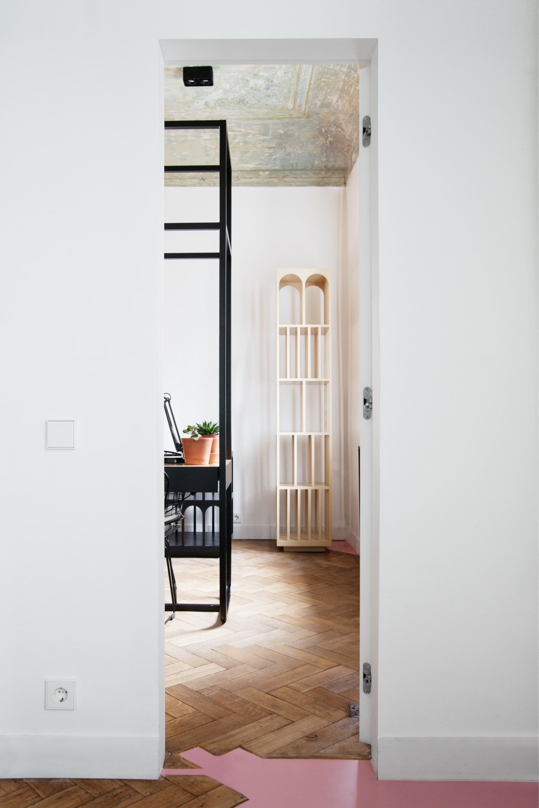 莫斯科老建筑改造美甲店  Crosby Studios-14