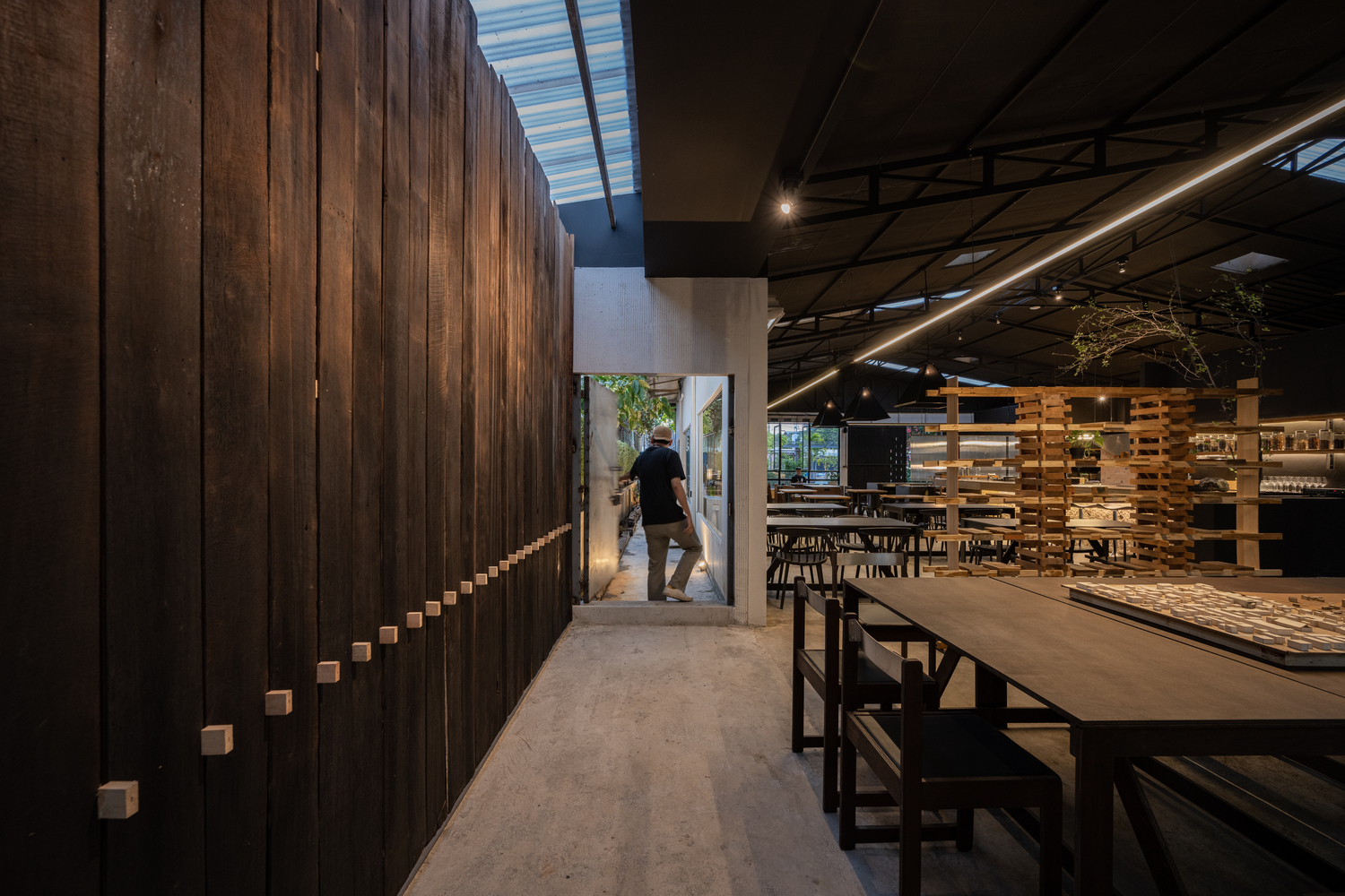 泰国 Gimme Shelter Café and Workshop丨泰国清迈丨Housescape Design Lab-25
