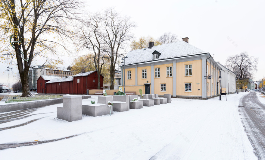 瑞典卡尔斯塔德市阿尔门广场 | 绿色公共空间的艺术化诠释-13