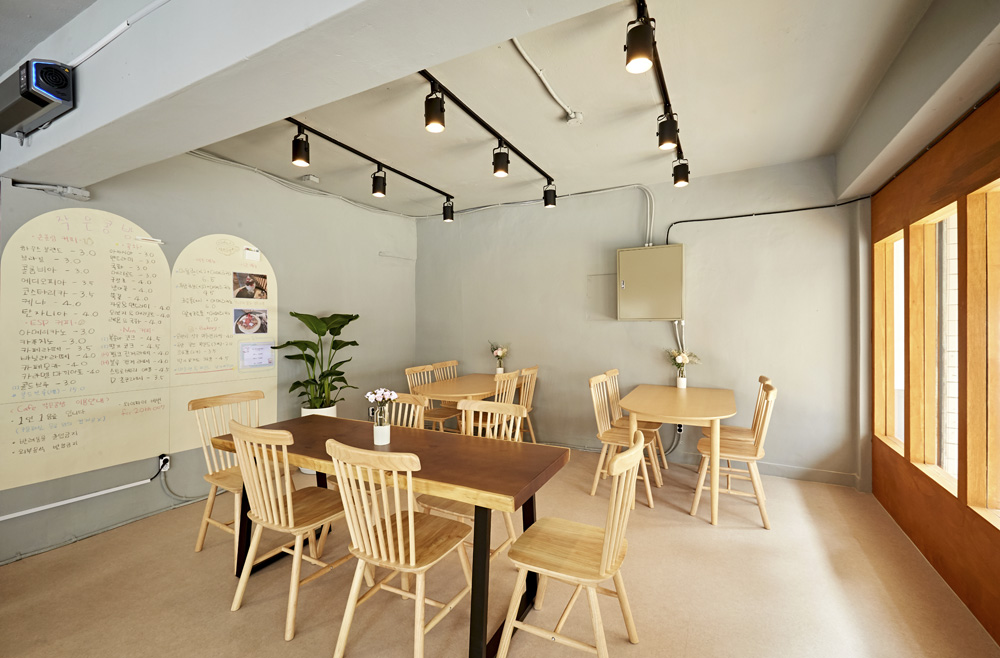 白色梦幻咖啡厅 | 小巧精致的艺术空间-10