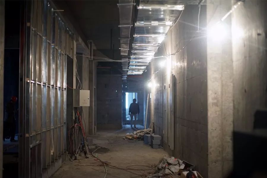 西安合宿酒店 | 红陀螺里的穿越时空艺术之旅-9