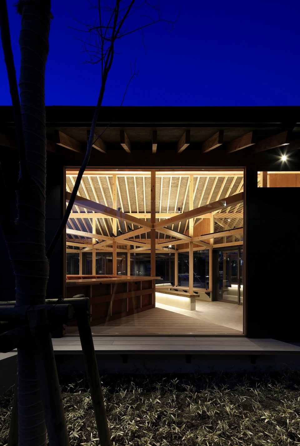 日本山中湖村巴士站与游客中心 | 木制网格系统的社区枢纽-32