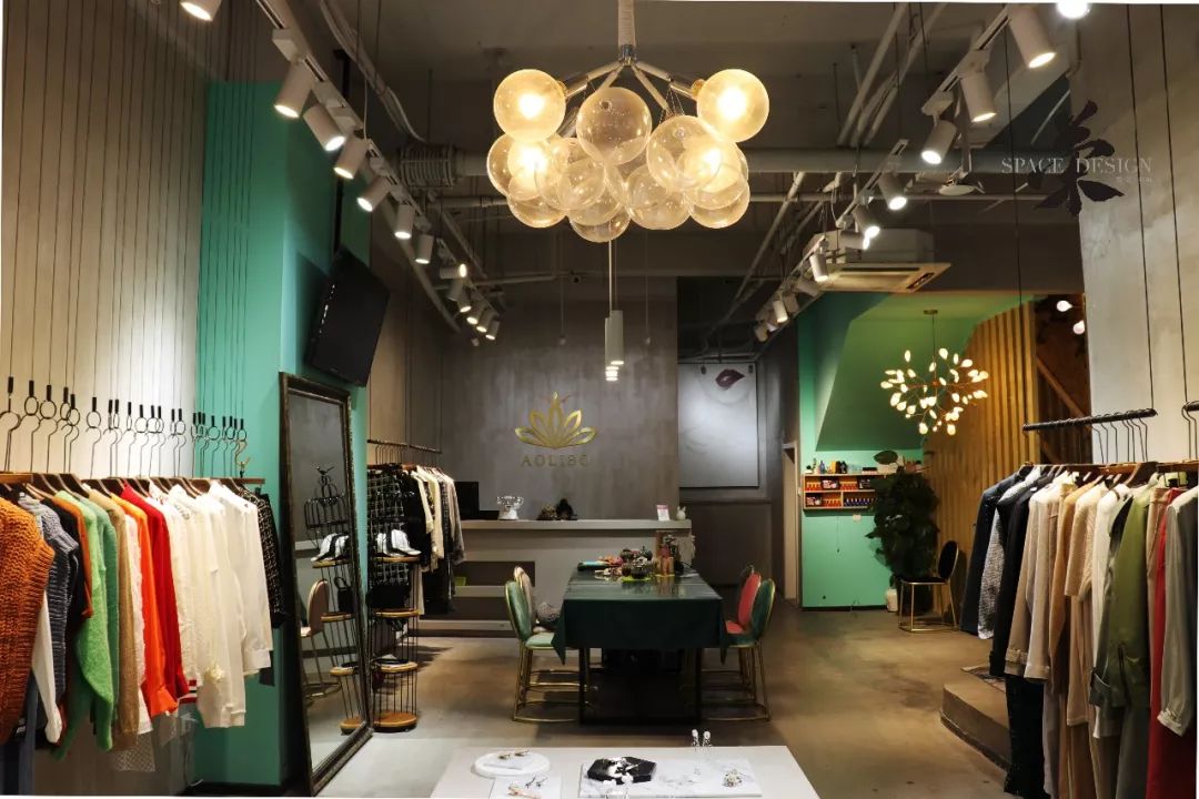 现代工业风翻修,韩姐的店铺焕新亮相-7