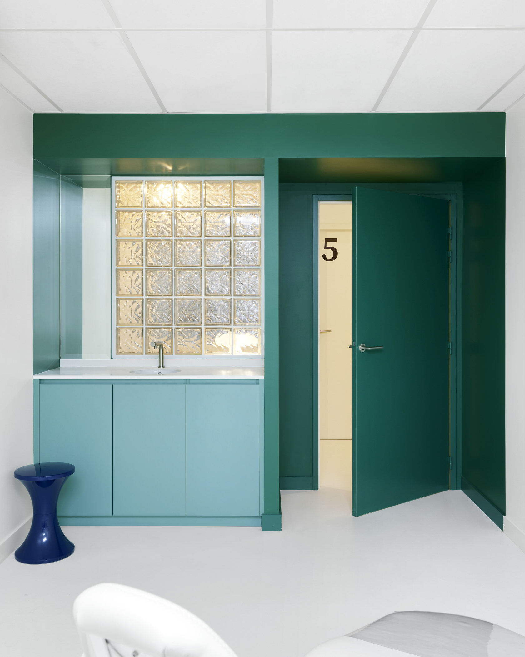 Drab to Fab:法国雷恩的牙科诊所丨Studio Idya-16