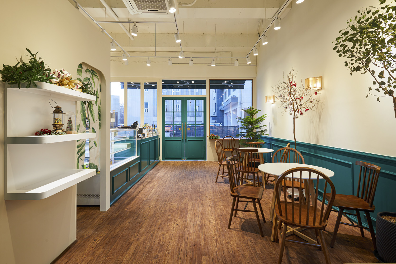 13 平米小空间的华丽转身 | 绿色环保的咖啡厅设计-3