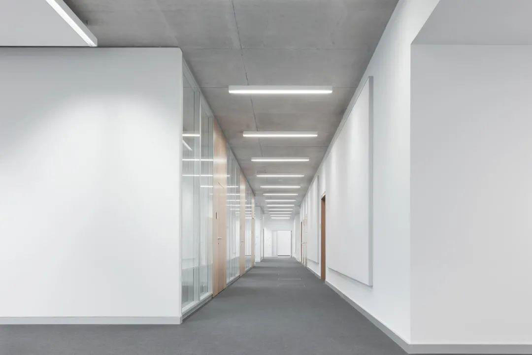 德国下一代汽车技术主动研发型工厂-34