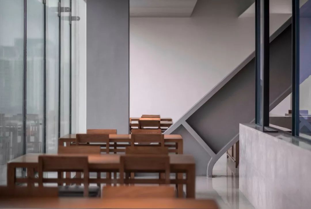 成都道田料理仁和春天店 | 炫彩玻璃诠释霓虹日料新风格-22