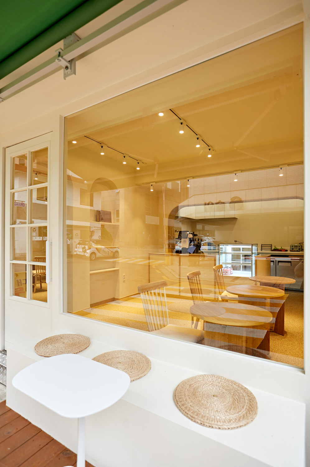 白色与木质，打造 10 平米精致空间-14