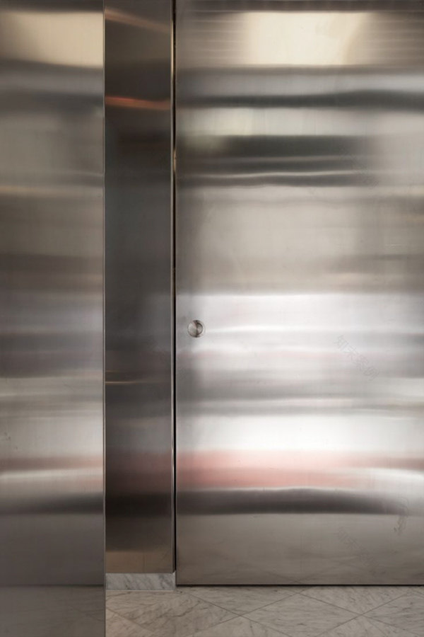 PLAZ 12
由于PLAZ并非常见英文单词,无法准确判断其含义,按照要求,此处提供原文 丨卢森堡-7