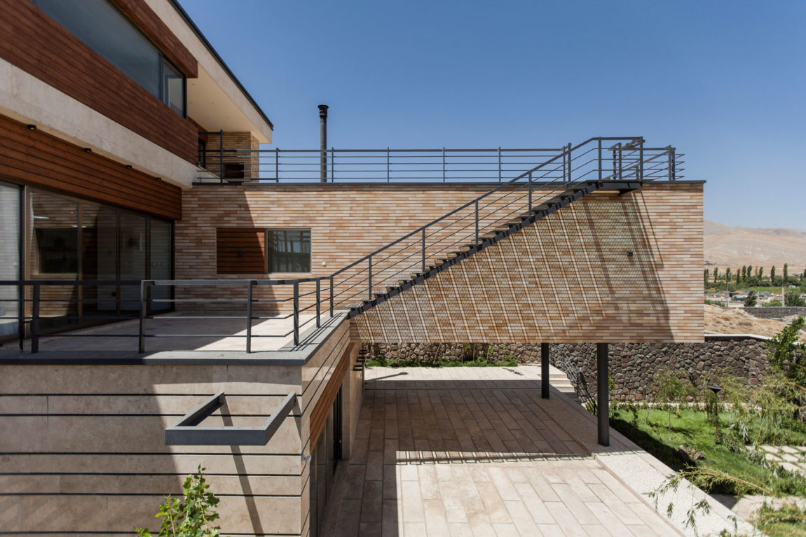 伊朗 Damavand 镇黄色调极简主义住宅设计-7