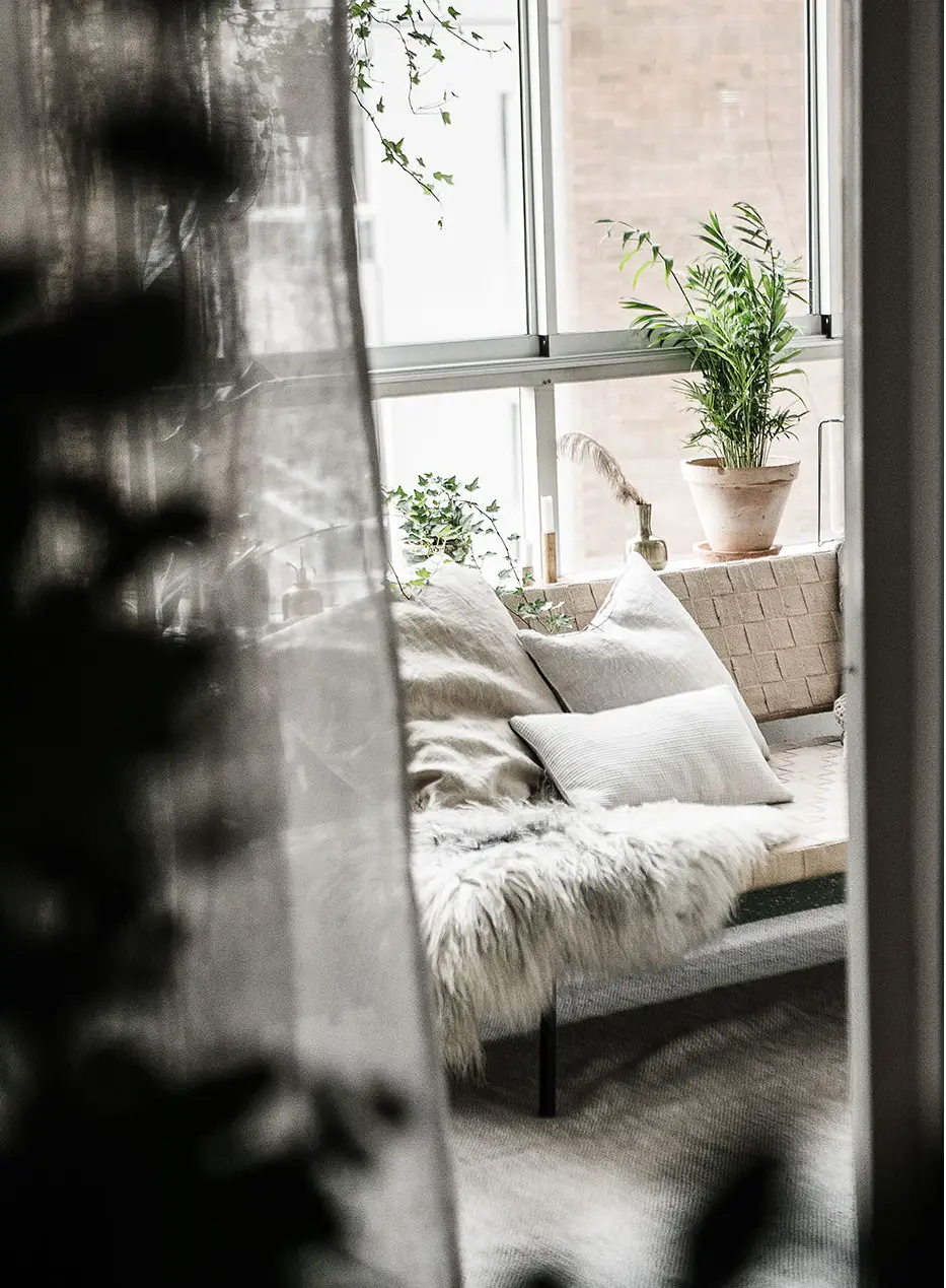 温馨封闭式观景阳台设计-16