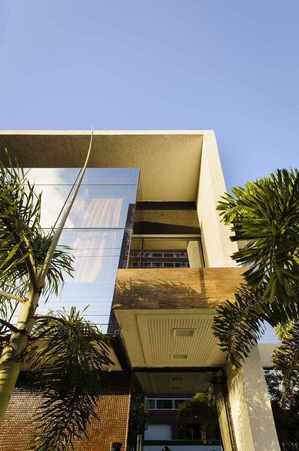 现代风格的健康诊所设计-6