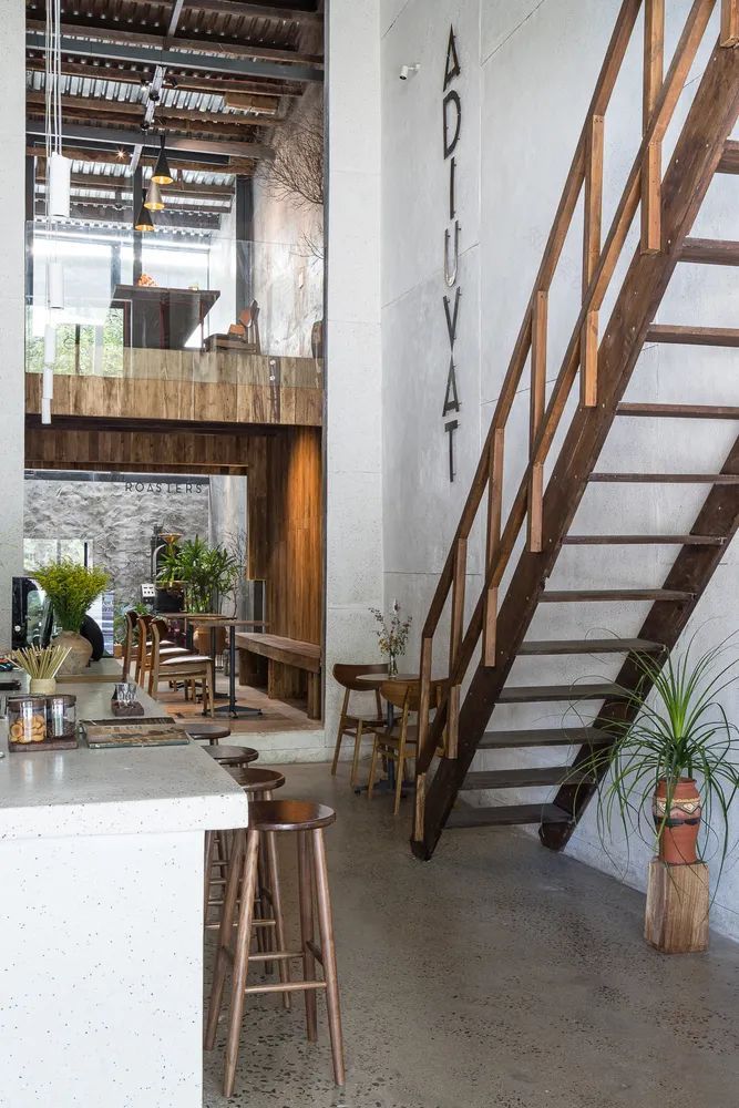 越南老街道咖啡店,复古与现代交融-26