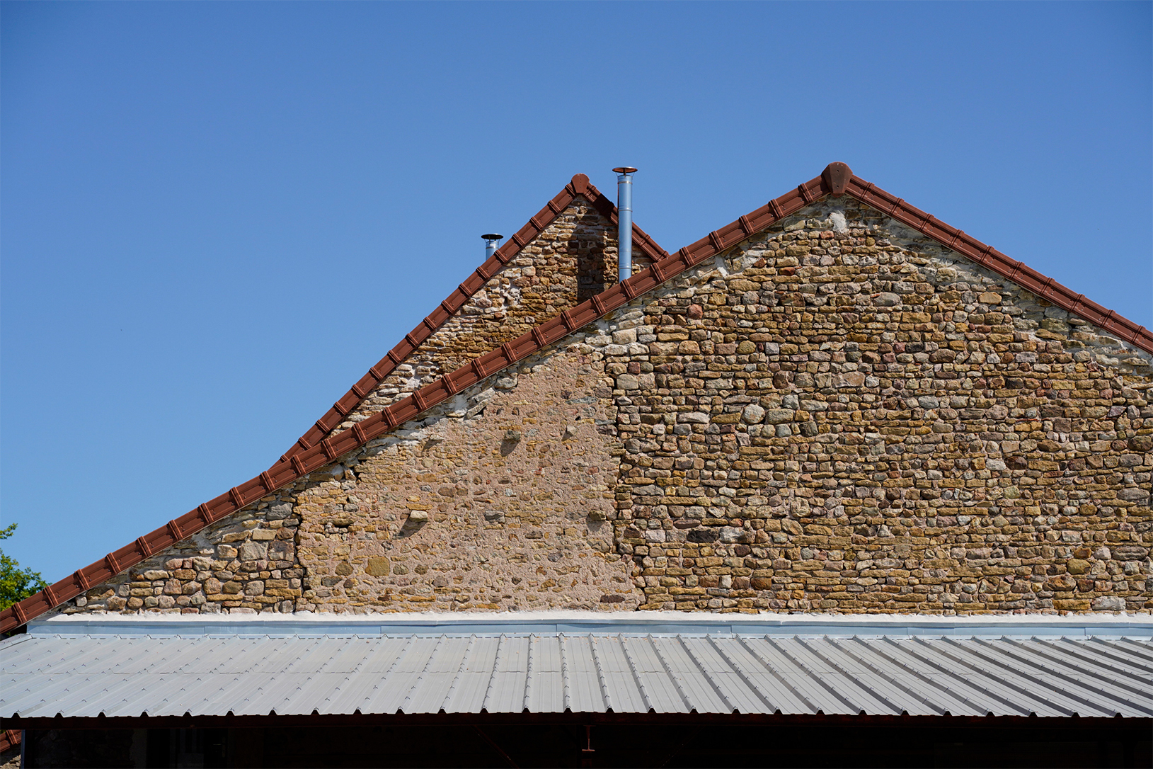 La Grange Burgundy Farm Renovation and Conversion / Le Dévéhat Vuarnesson Architectes-47