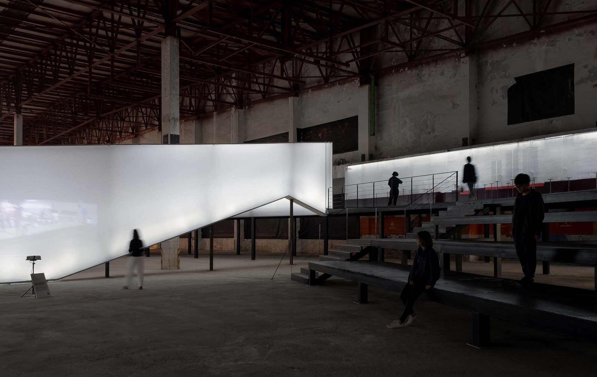 Folded TIME-LIGHT-LINE Installation / ATELIER XI-25