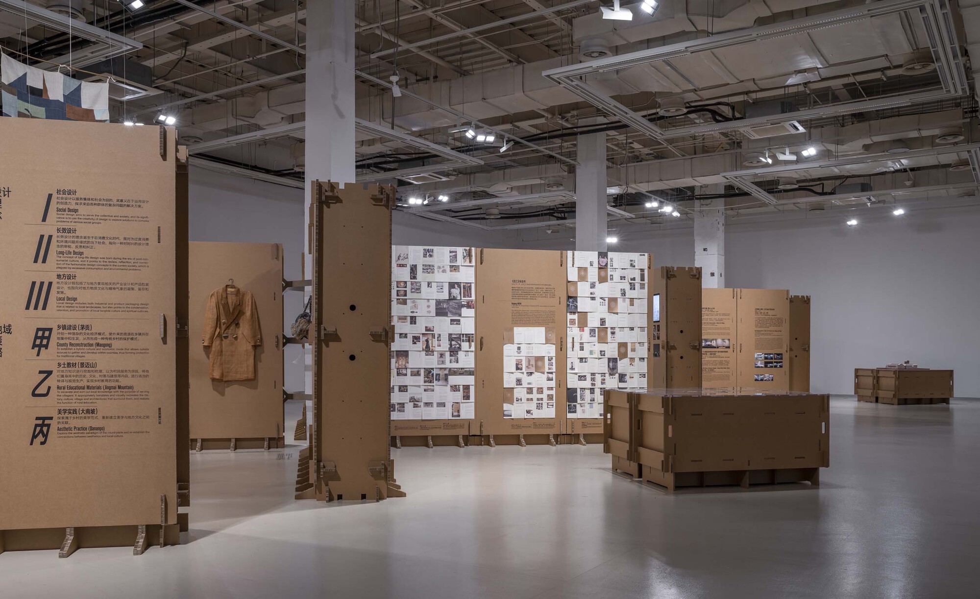 Exhibition Space Formed by Corrugated Cardboards / LUO studio-17