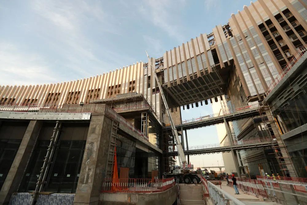 主流媒体刷屏丨中建深装为埃及“新金字塔”披上“防晒衣”-90
