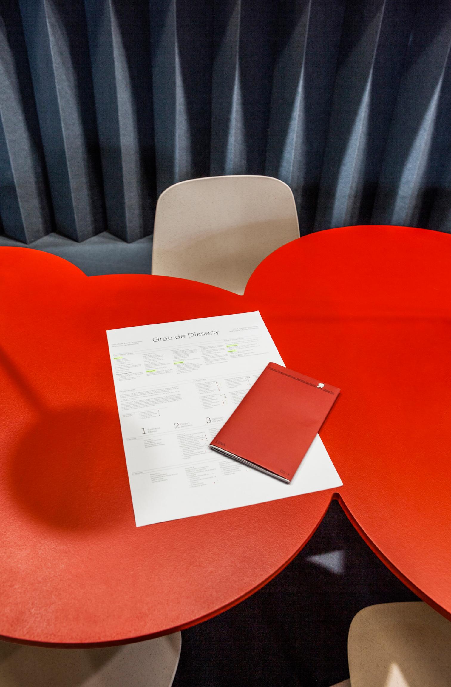 EINA 的“Stand”设计丨西班牙巴塞罗那丨Anna Bach 和 Eugeni Bach 领导的公司-21