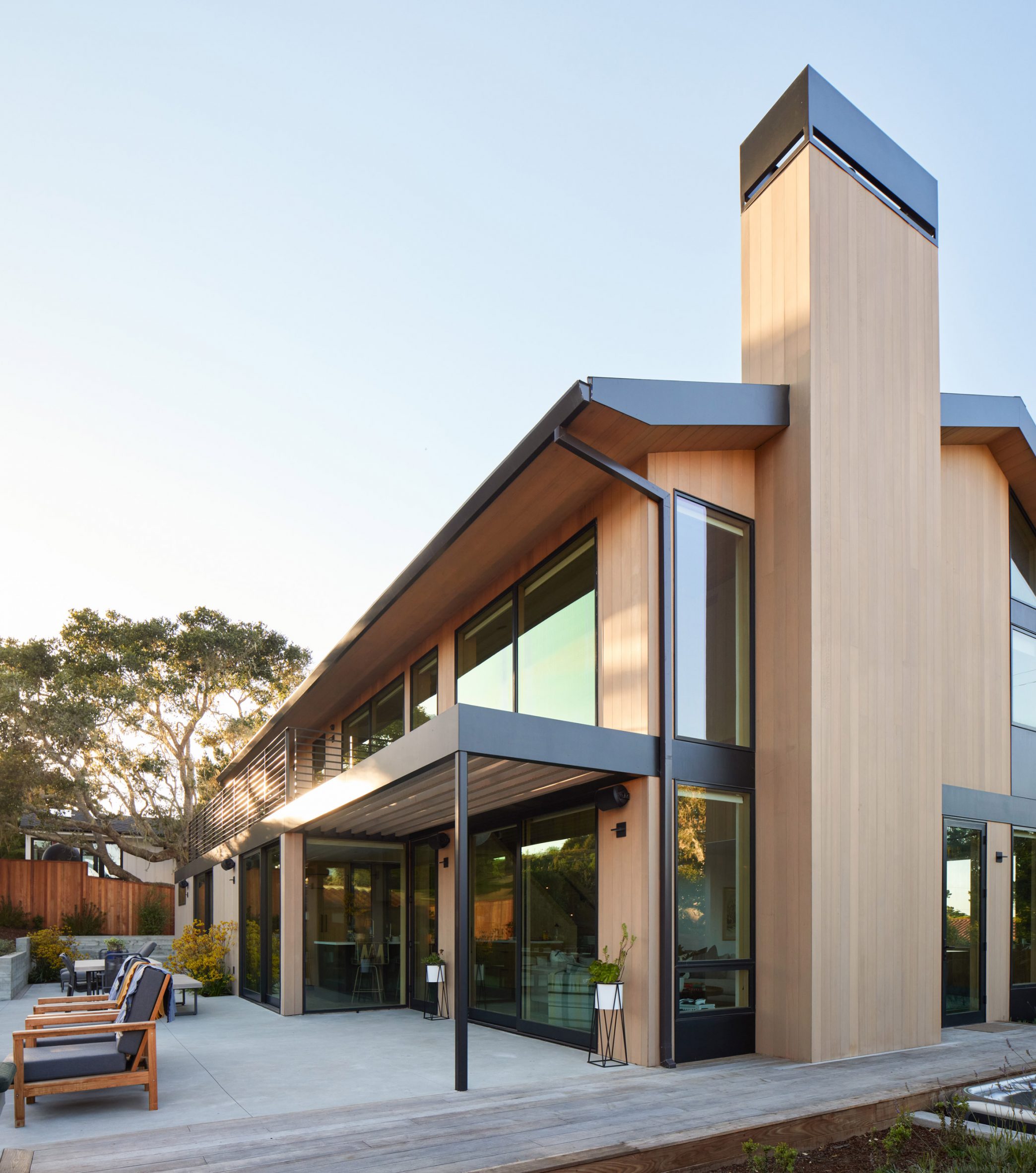 Feldman Architecture updates 1970s home in coastal California-11