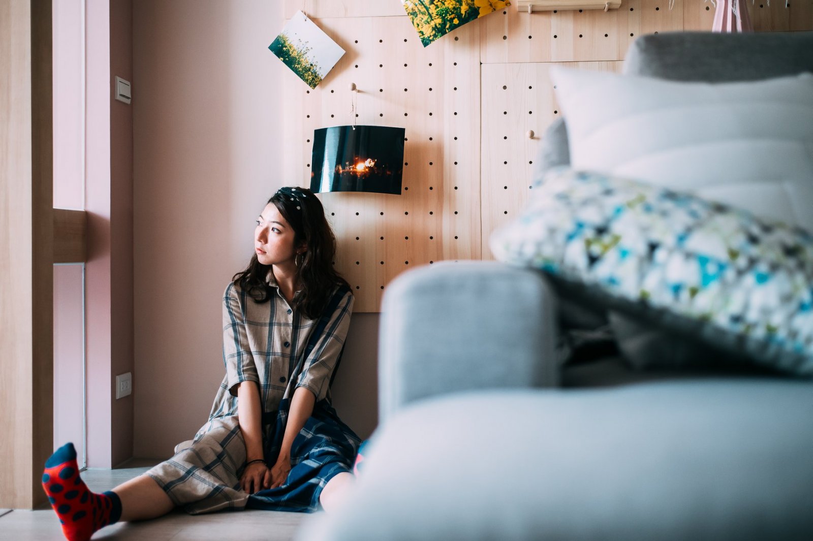 绿意盎然的家 | DIY 植物、纸飞机天花板、中岛厨房-0