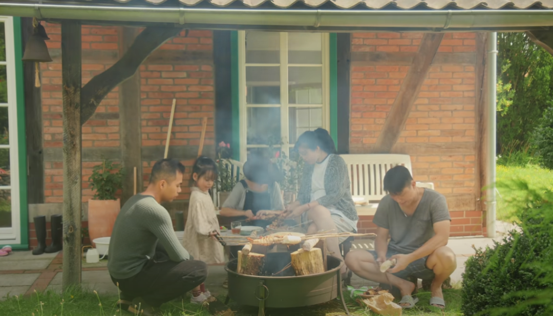 90后妈妈带家人住进森林别墅丨德国丨Thuy Dao和老公T-103