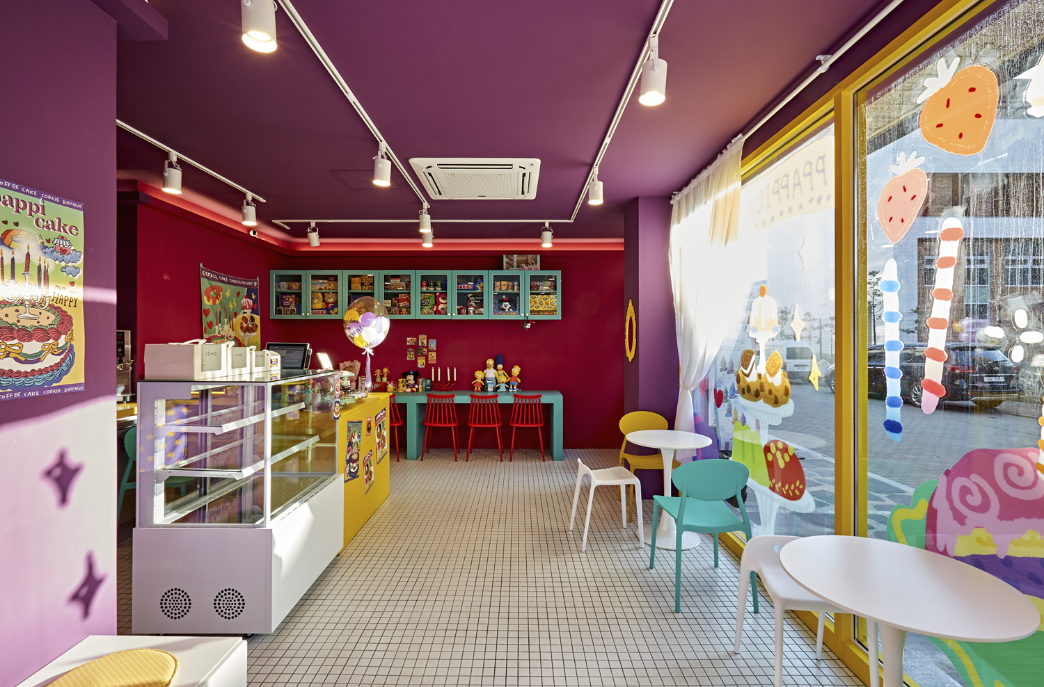色彩缤纷的 12 平米可爱蛋糕店室内设计-8