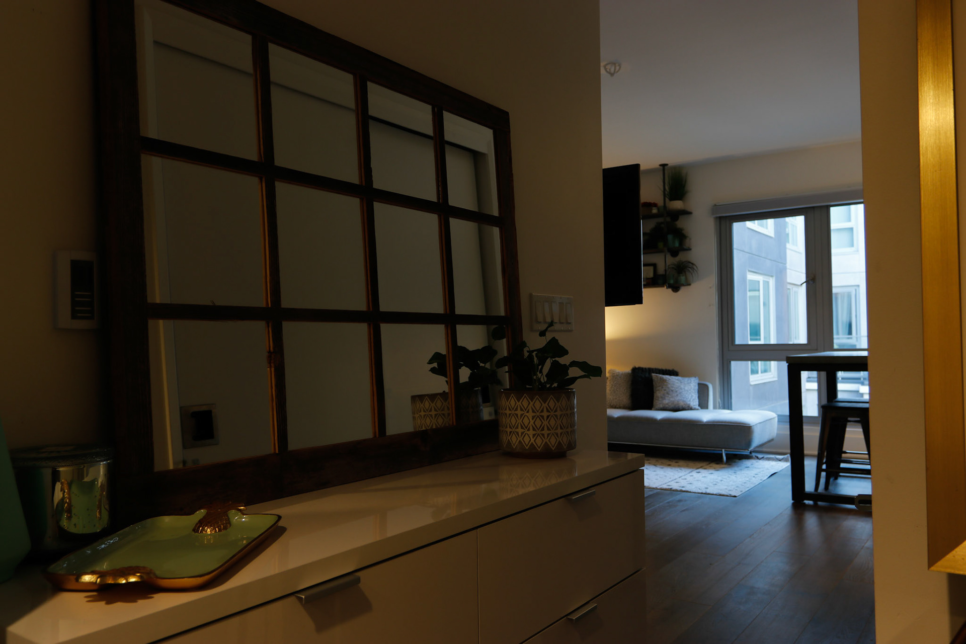 Market St, SF. 94103. AEB 5 Brackets-37