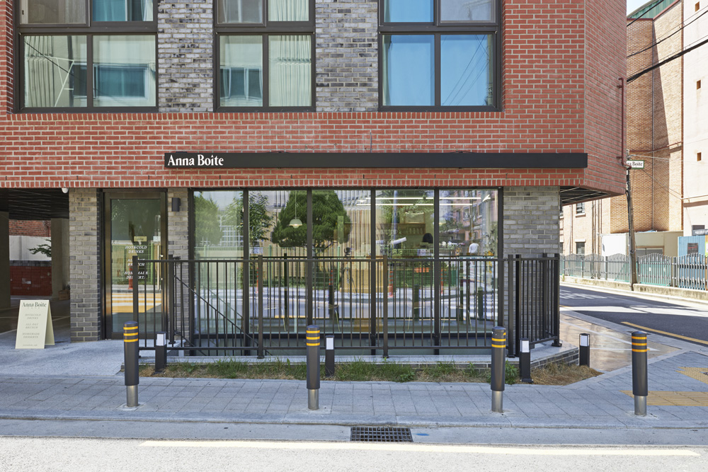 十坪咖啡厅的现代简约设计风格-2