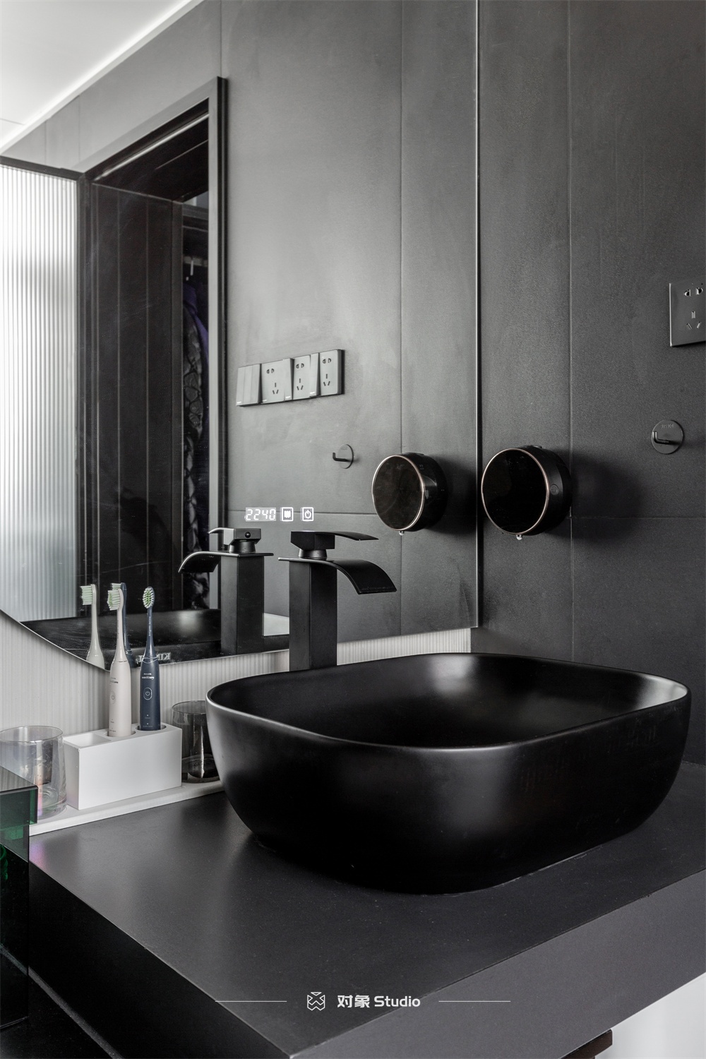 黑白极简,150 平空间的艺术生活丨对象 Studio-23