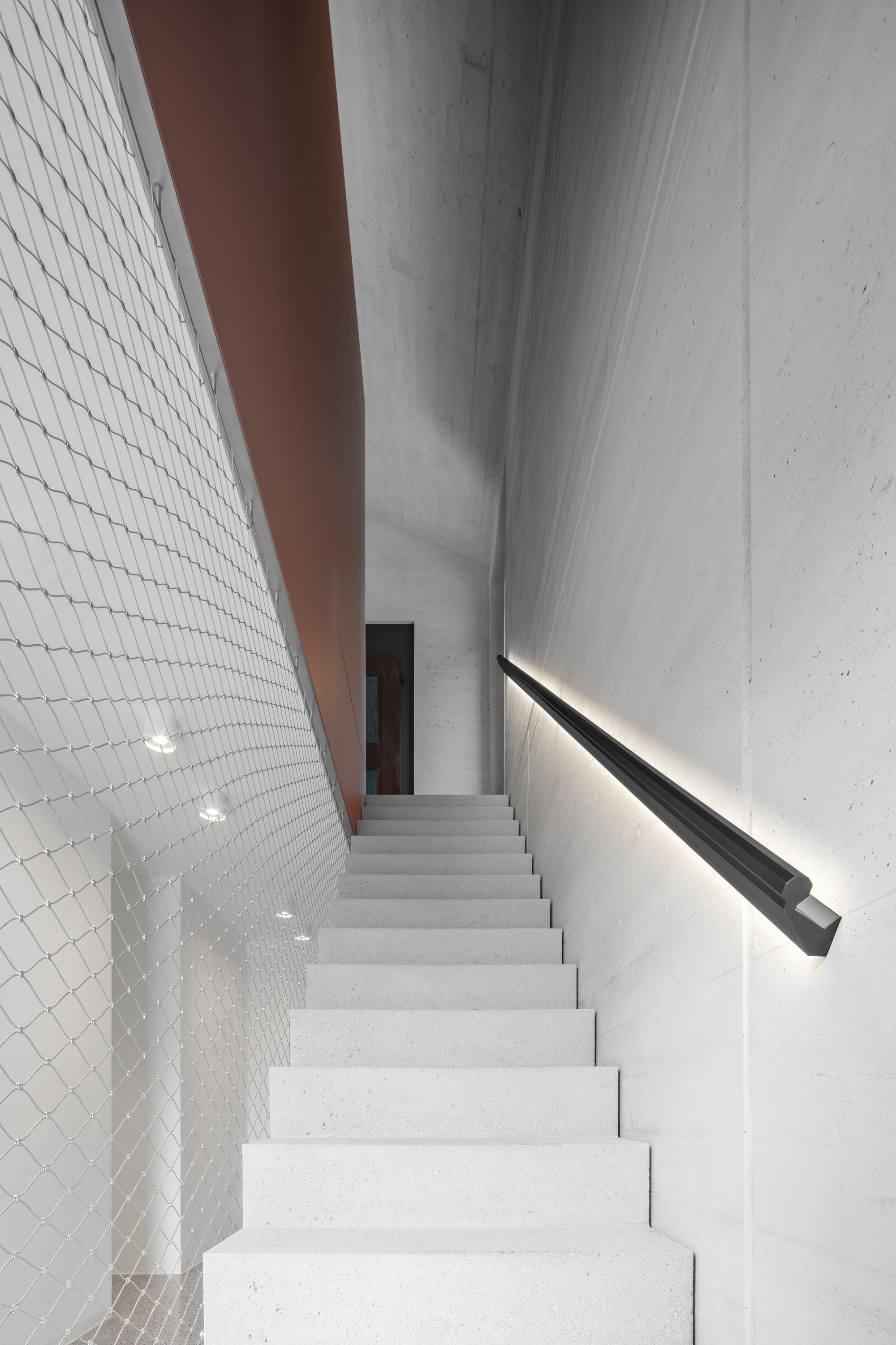 齐尔霍夫带客厅丨意大利丨NAEMAS Architekturkonzepte-24