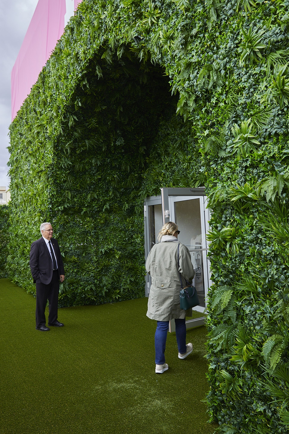 洛杉矶Frieze艺术博览会 · wHY 打造沉浸式室内外空间-8