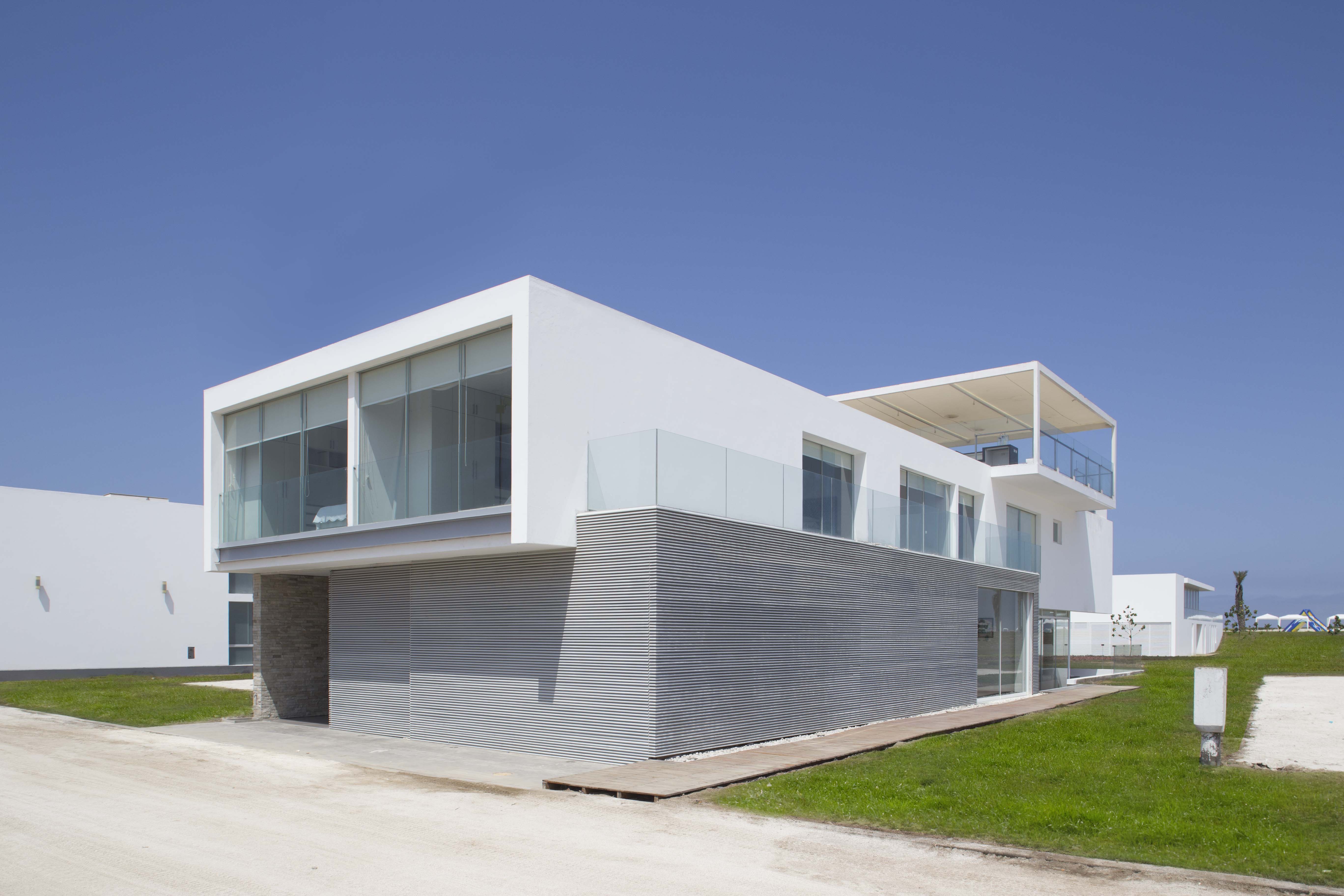 三立方体秘鲁海滩别墅 | 创新空间设计，三家庭共享和谐生活-30