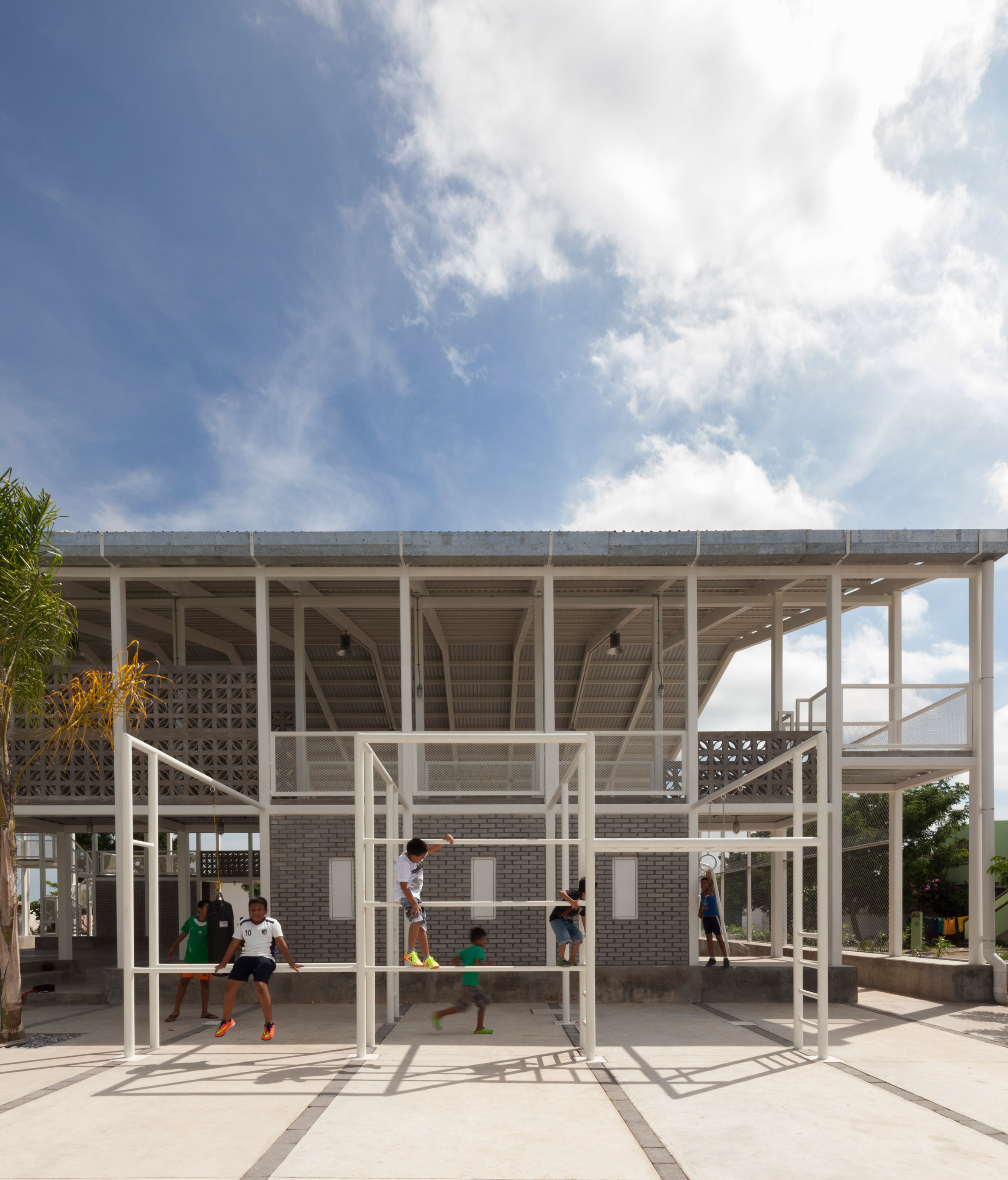 Pitched-roof structure revitalises public space at Veracruz port-3