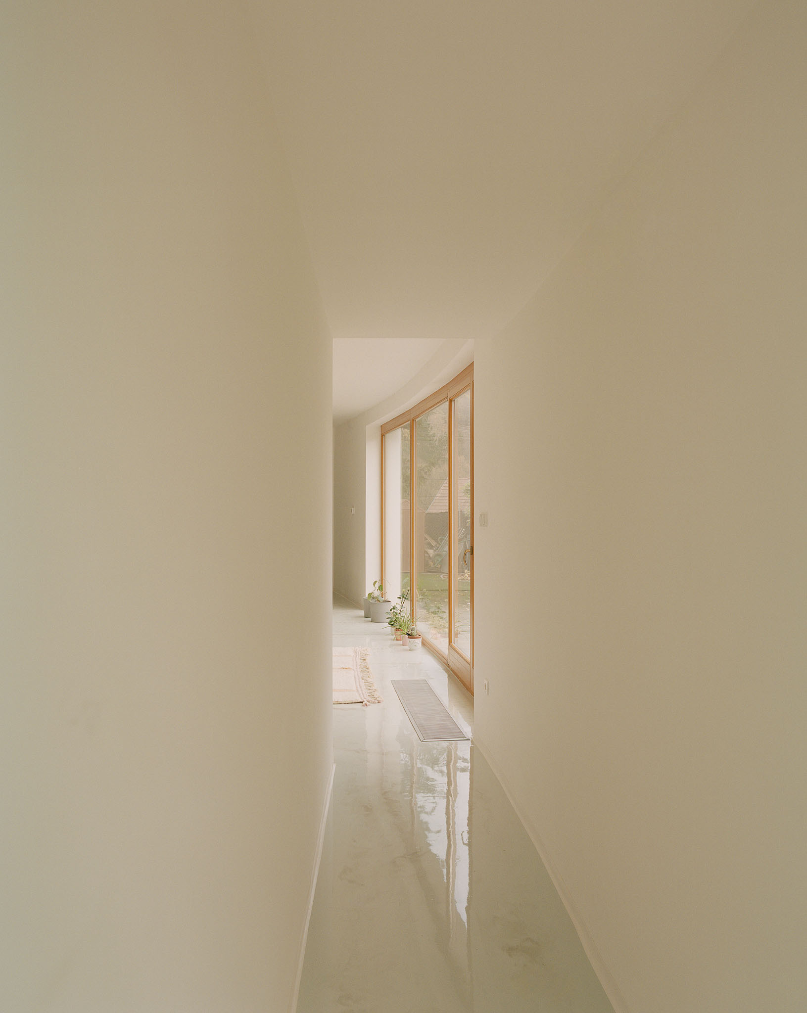 House and Atelier among the Foothills of Buda / GUBAHÁMORI-30