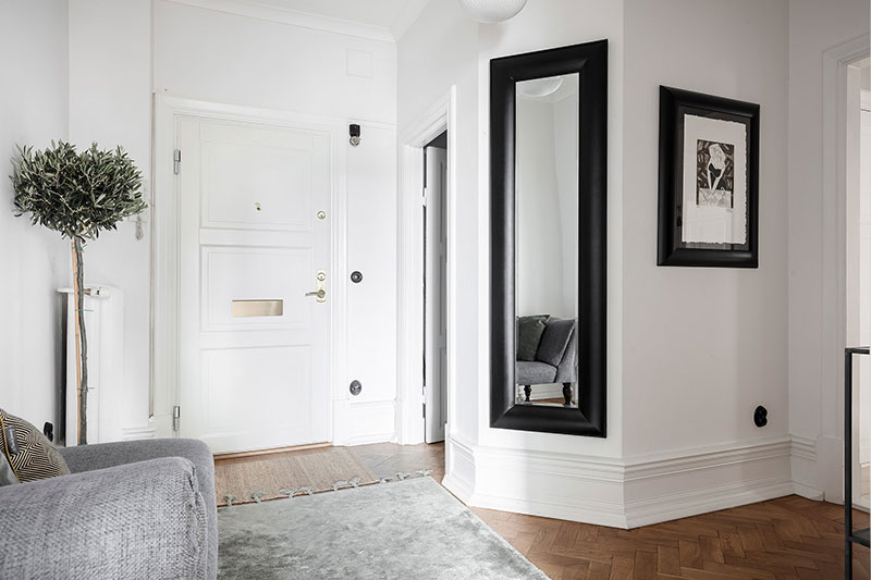 深蓝花卉壁纸 | 瑞典哥德堡大胆斯堪的纳维亚公寓设计-31