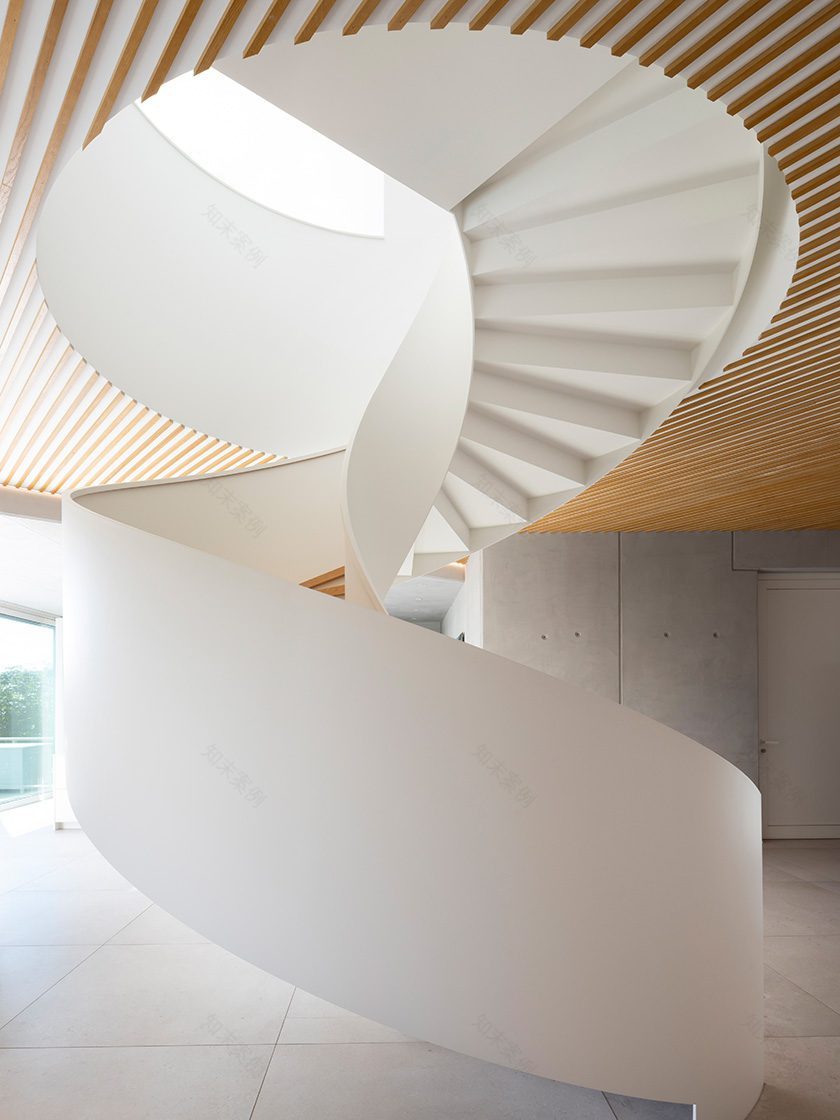 私人住宅中的旋转楼梯设计丨德国特里尔-24