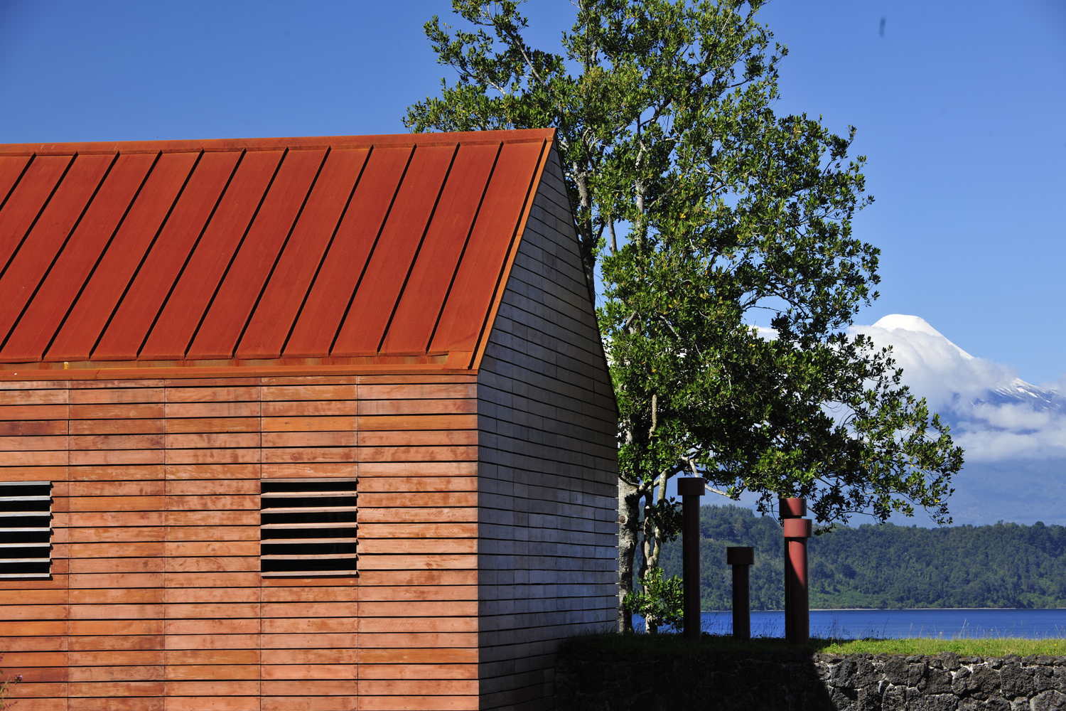 智利 Maiten 度假别墅 | 家庭共享空间与自然景观相融合-24