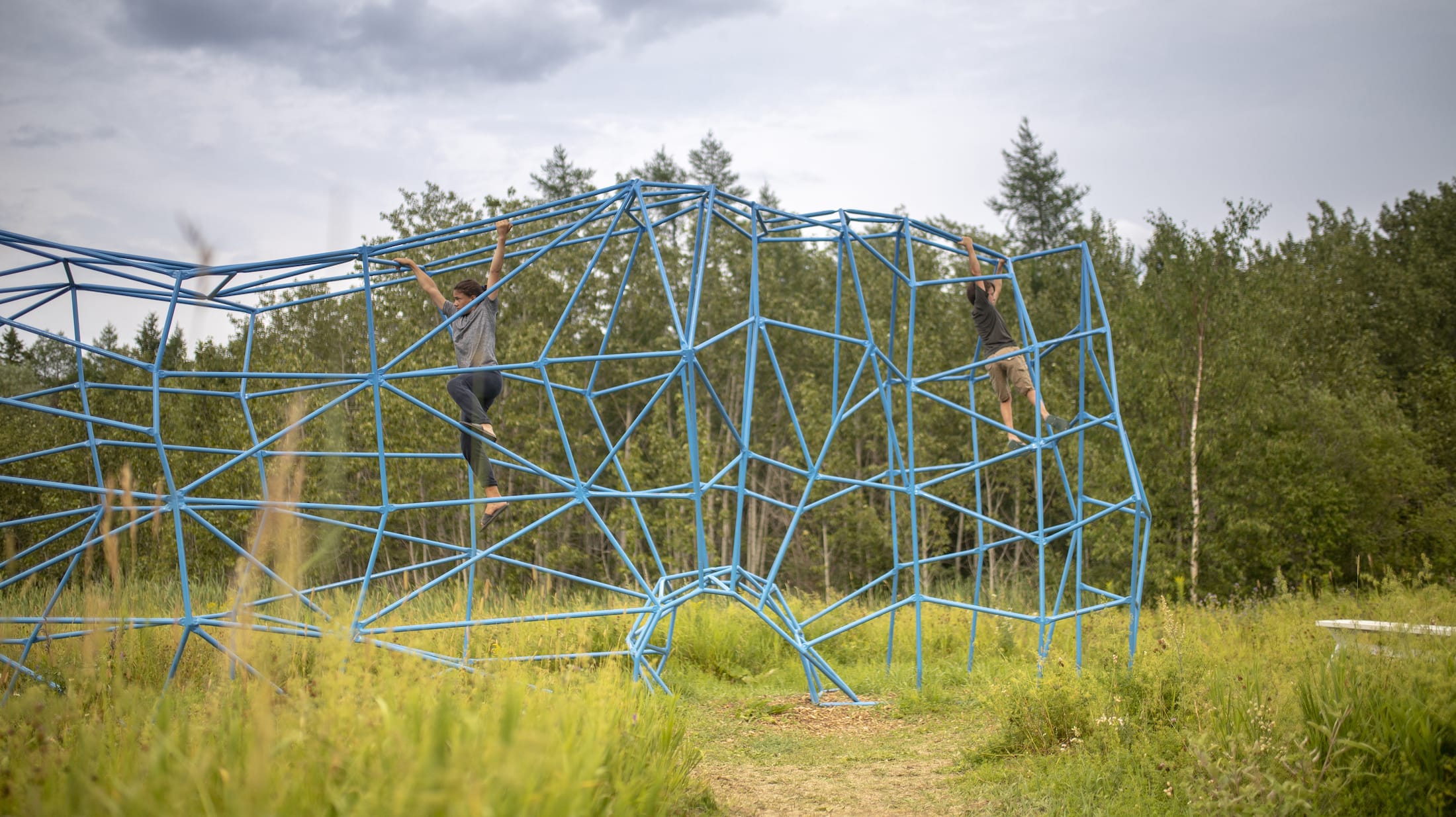 2019 加拿大国际花园节 | 彩色“岩石”结构装置引人入胜-12