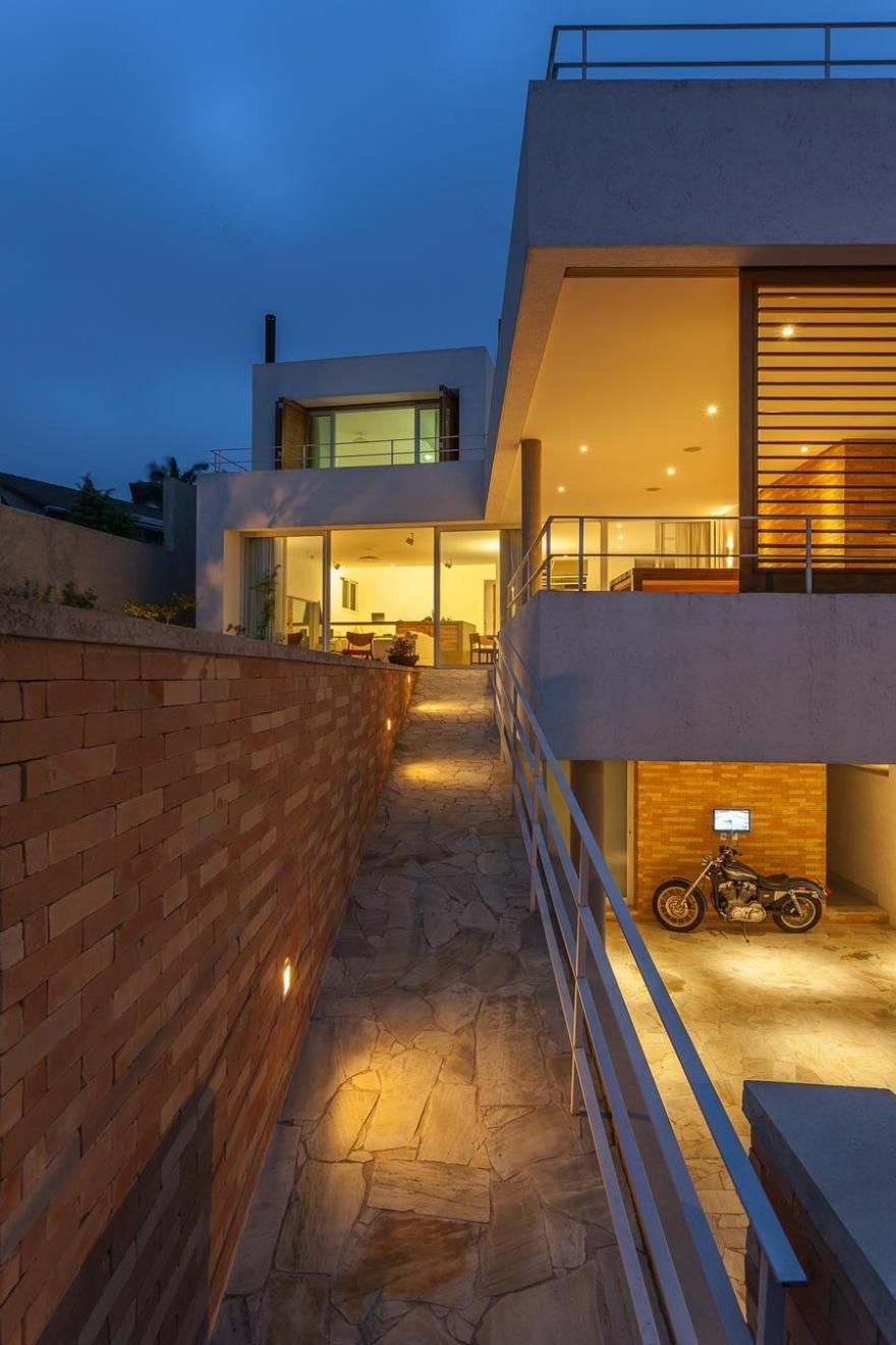 巴西梯形地块上的现代住宅设计-5