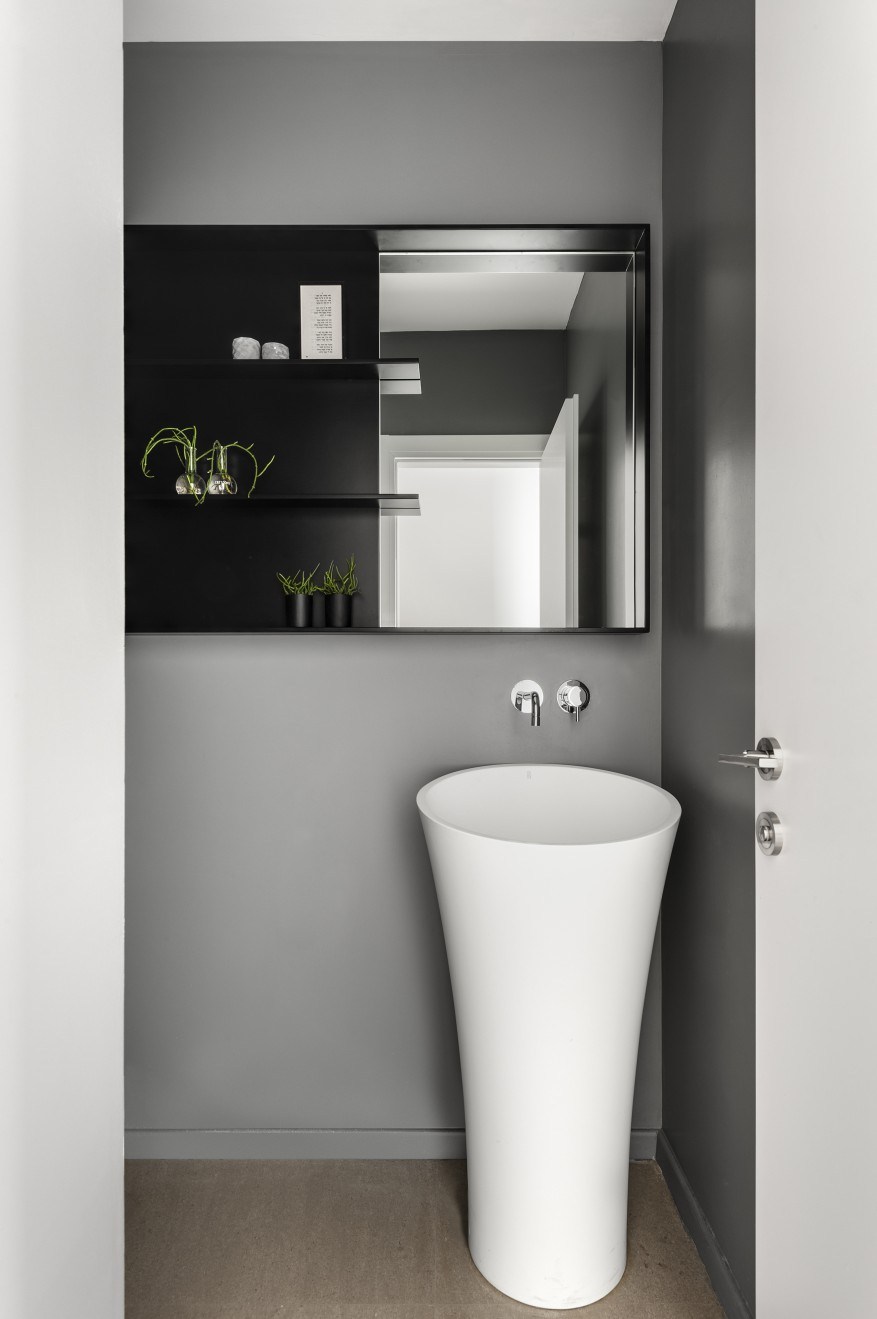 简约黑白灰 现代住宅设计典范-26