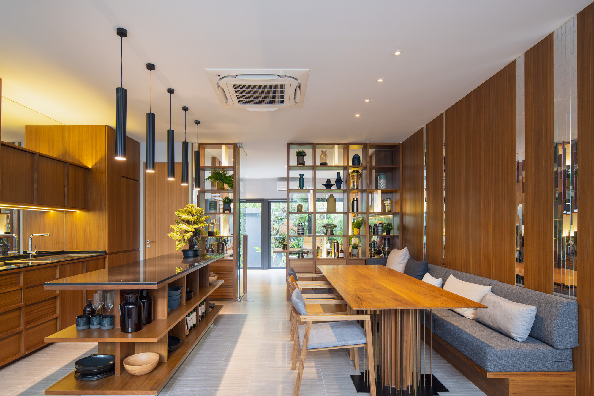 Courtyard Pattanakarn Residence / baan puripuri-34