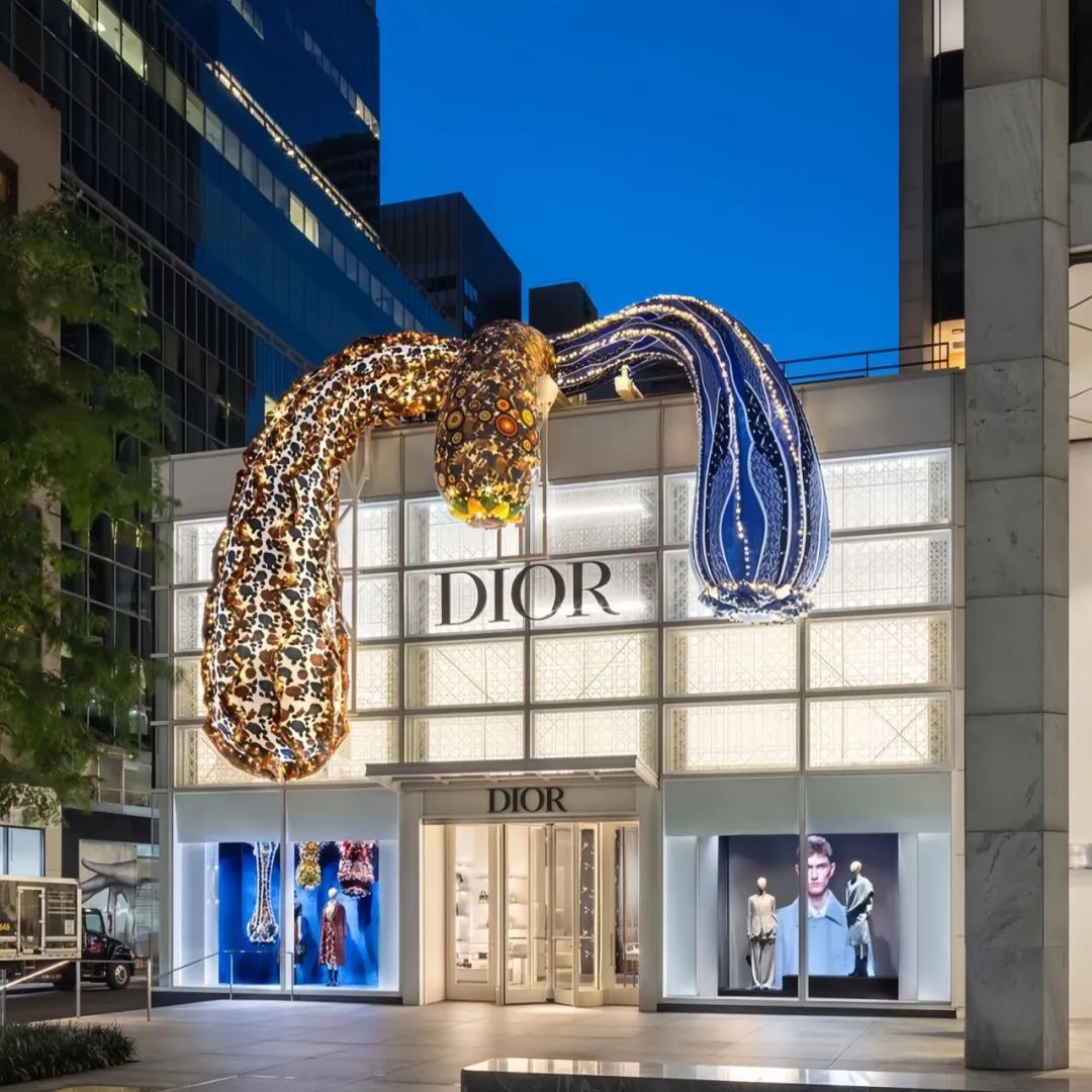 Dior 旗舰店换新大型刺绣装置丨美国纽约-2