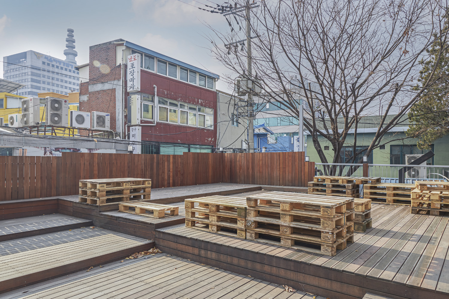 十坪空间里的缤纷色彩盛宴——WAFF 咖啡厅设计-3