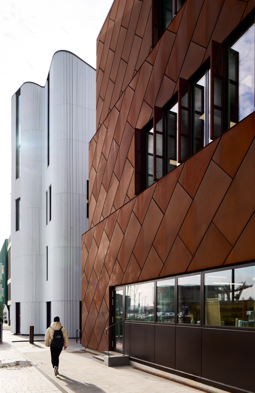 金字形神塔和菱形建筑丨英国伦敦丨Mole Architects-50