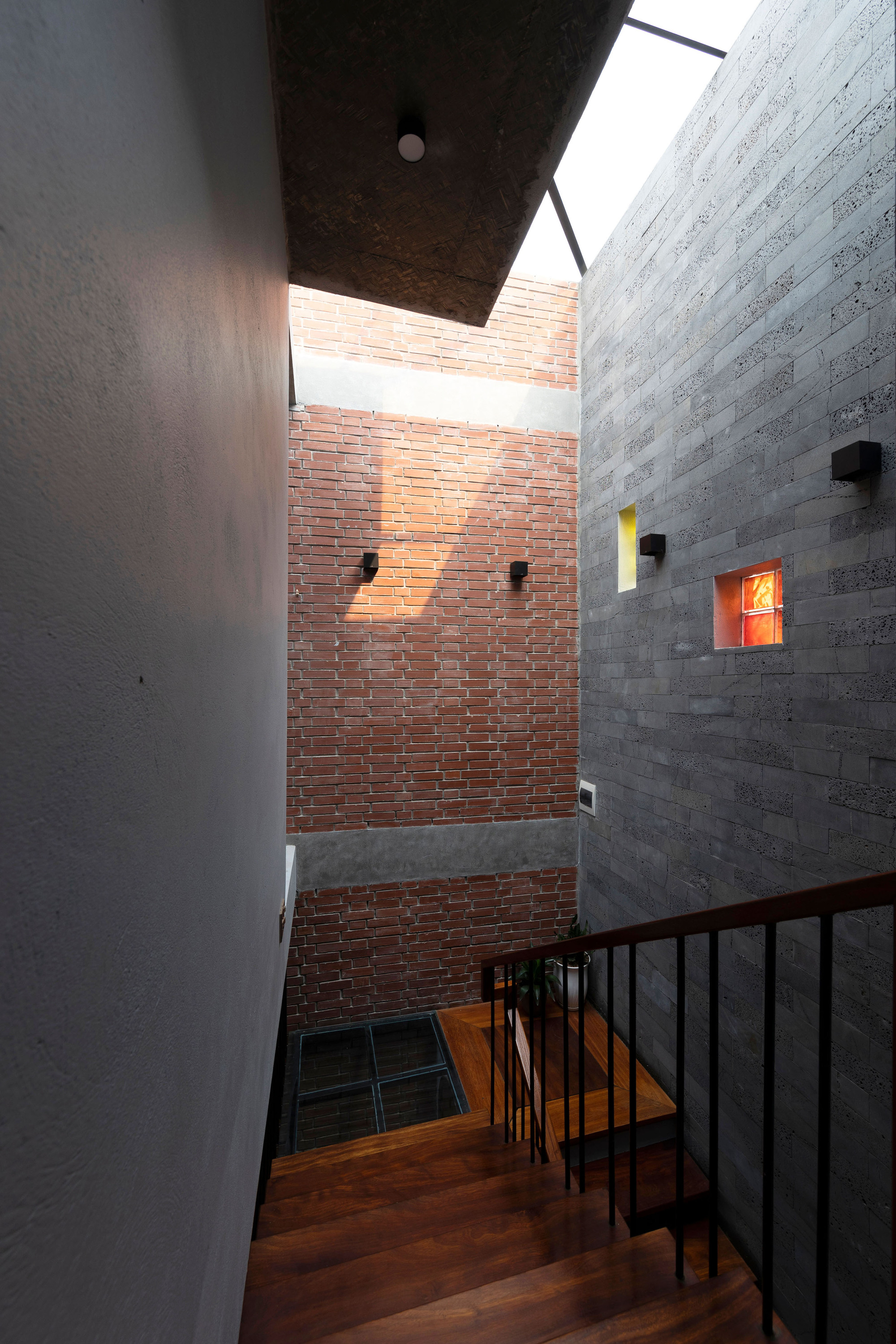 小砖房丨越南丨Tung Nguyen Architects-23