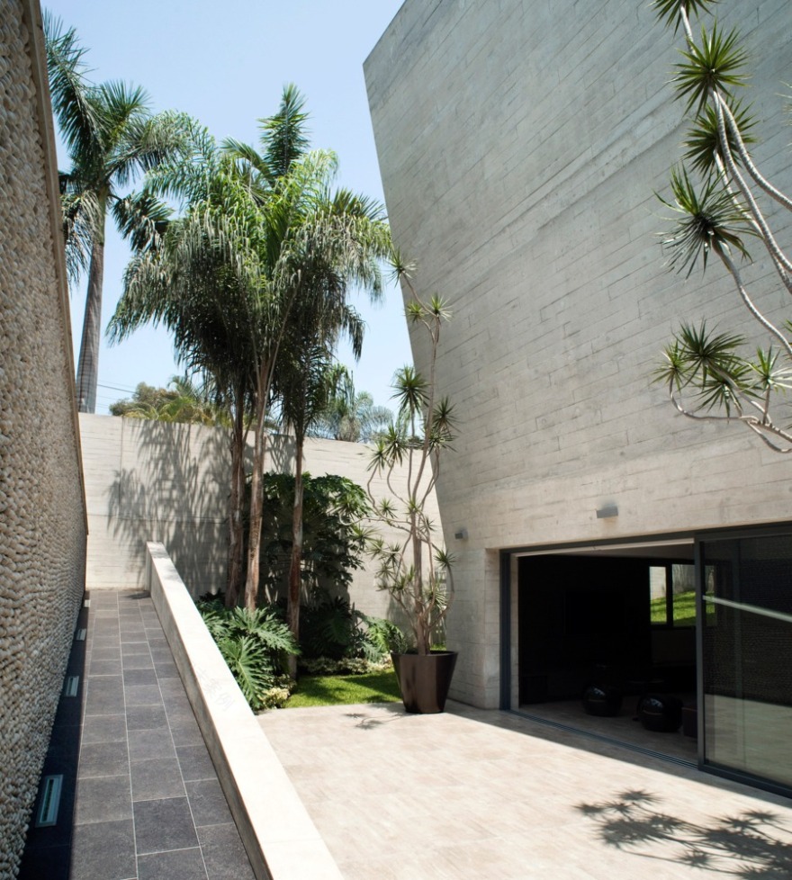 This Imposing Construction Shows us in its Interior an Aspect not Perceived From the Outside-17