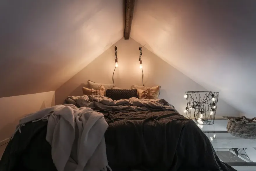 49 平米公寓打造高挑卧室,玻璃地板增添空间通透感-15