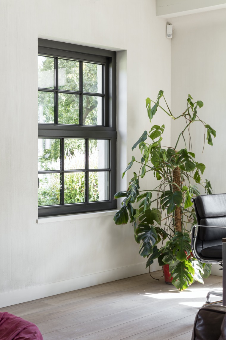 Landelijke villa met authentieke houten ramen en deuren-11